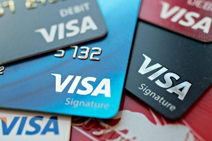 Ba loại thẻ Visa phổ biến: Visa Debit, Visa Credit và Visa Prepaid với tính năng khác nhau