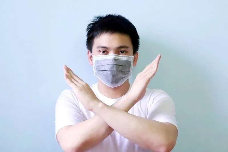 Sự phát tán virus quai bị qua đường hô hấp khi ho, hắt hơi