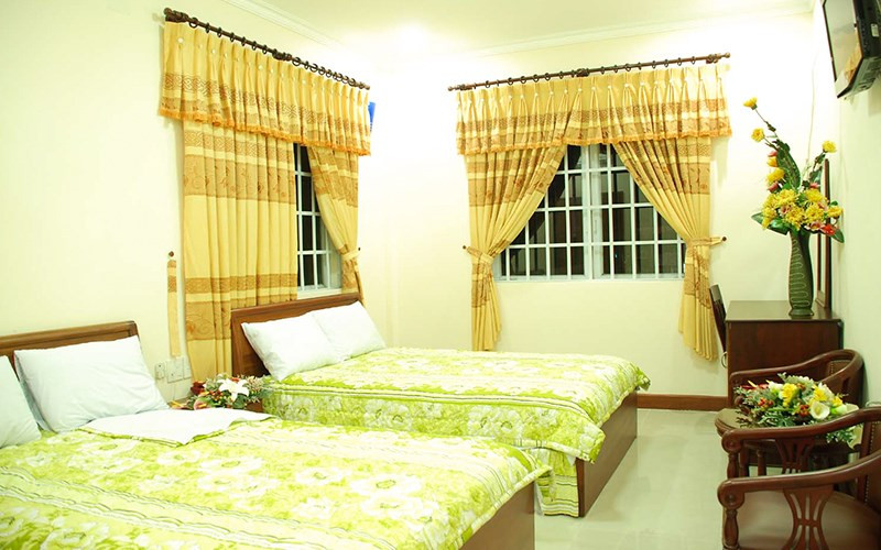 Khách sạn Hạ Long Châu Đốc nằm ngay trung tâm du lịch