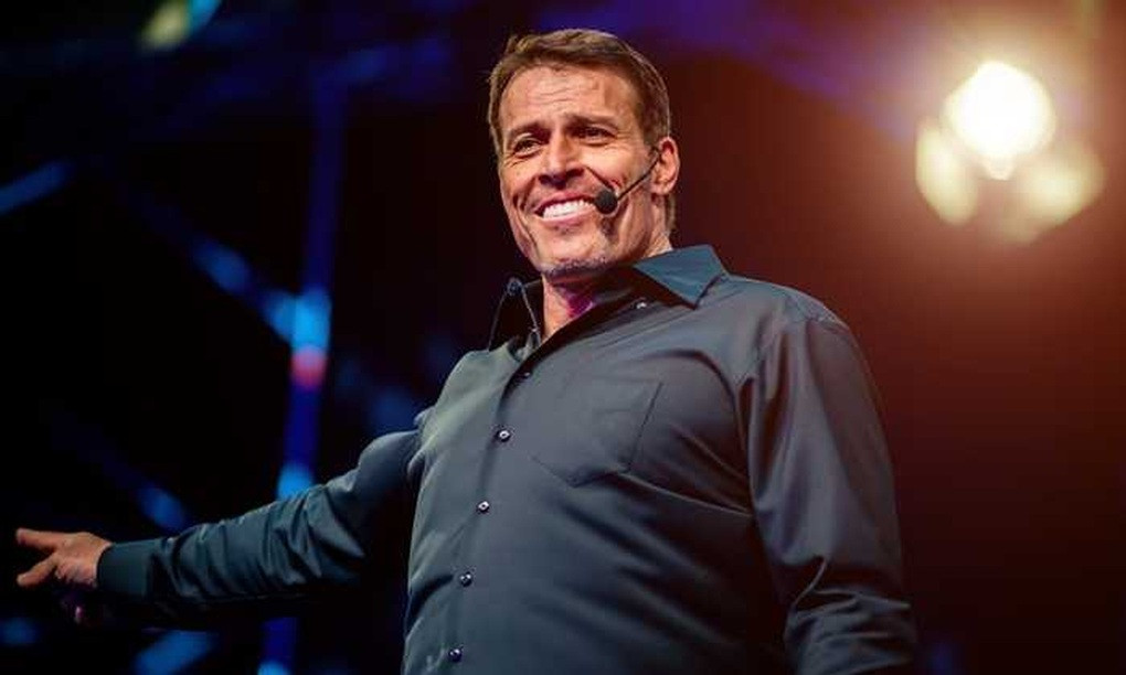 Anthony Robbins, bậc thầy phát triển bản thân và đồng hành cùng con đường tự do tài chính